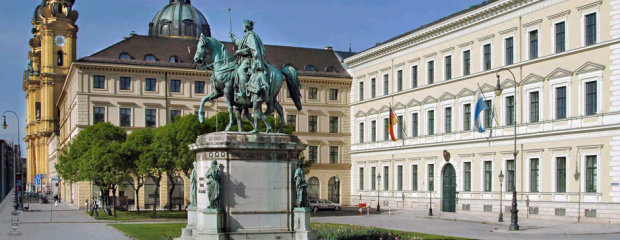 Ansicht des Bayerischen Staatsministeriums des Innern, für Bau und Verkehr in München Ansicht des Bayerischen Staatsministeriums des Innern, für Bau und Verkehr in München